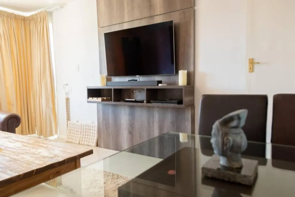 Comfy Central With Balcony And Views Cape Town