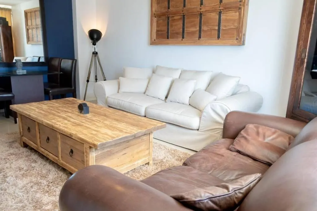 Comfy Central With Balcony And Views Cape Town